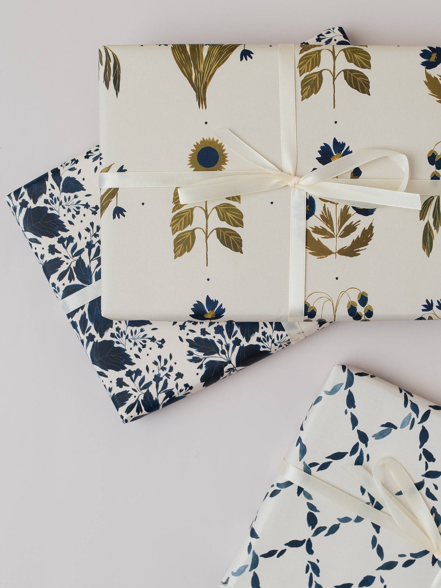 FLORAL BLUE BOTANICAL LUXURY GIFT WRAP PAPERS
